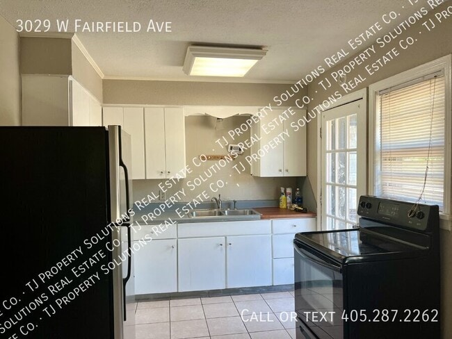 Building Photo - Three-bedroom home near Lake Hefner