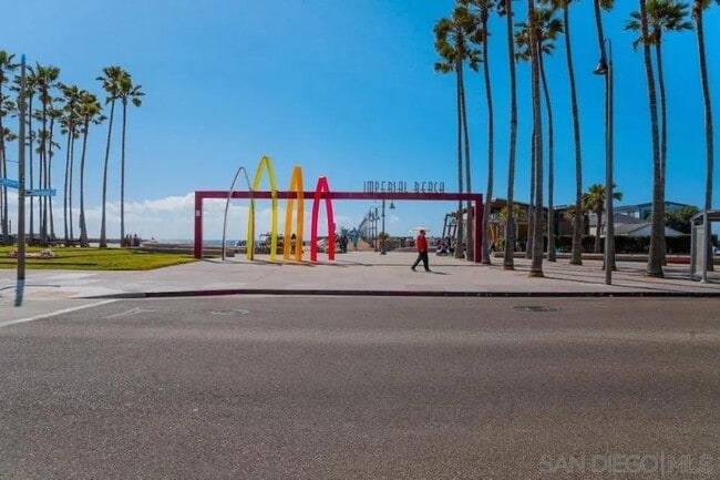 Building Photo - 736 Florence St