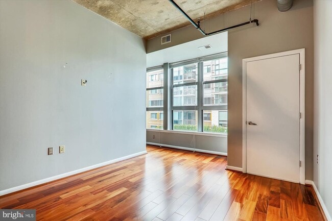 Building Photo - 1300 N St NW
