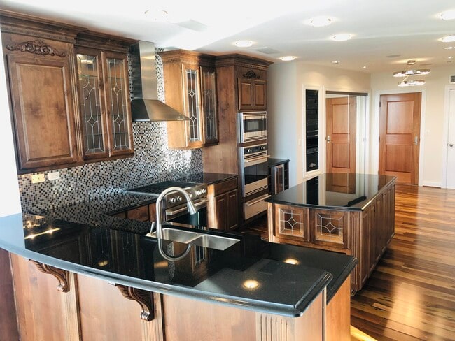 Building Photo - 400 Riverboat Row