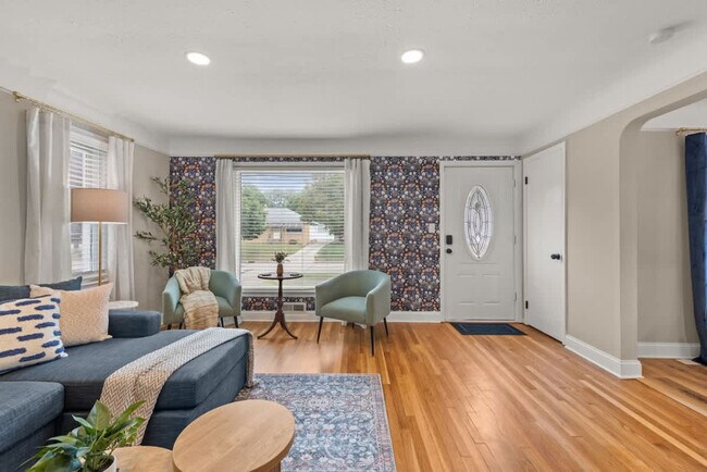 Foto del edificio - 6536 Lawnwood Ave