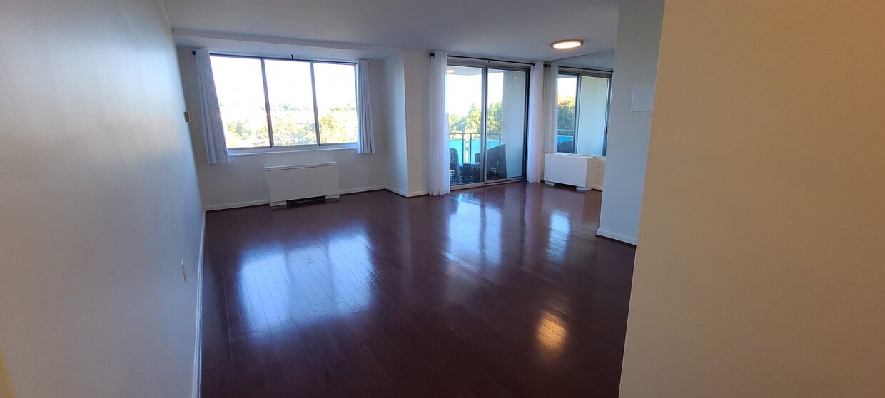 Photo - 10401 Grosvenor Pl (Rockville, MD)