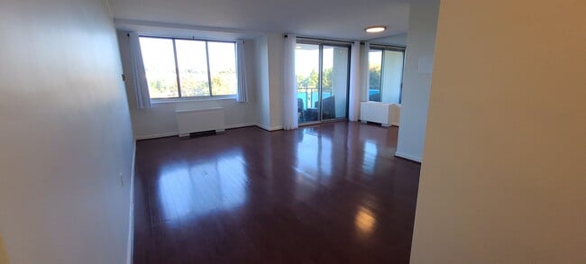 Photo - 10401 Grosvenor Pl Apartment