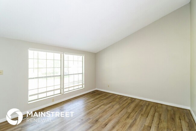 Foto del edificio - 6801 Autumnhill Ln