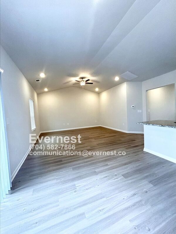 Building Photo - 112 Lightning Dr