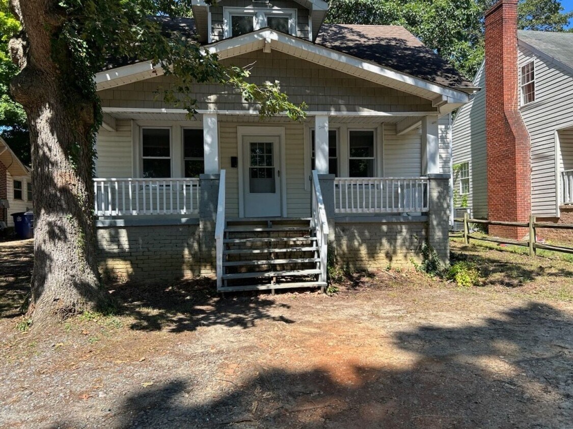 Foto principal - 3 Bedroom 1.5 Bath Home Available for Rent...