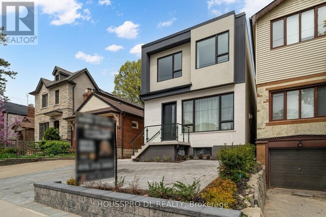 Building Photo - 718 Hillsdale Ave E