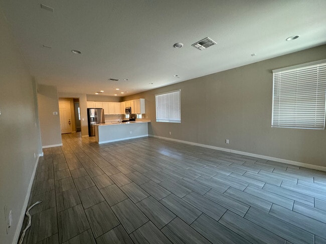Building Photo - Spacious 5 Beds 2 Baths in Phoenix