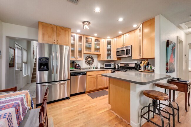 Building Photo - 2102 Peach Tree St