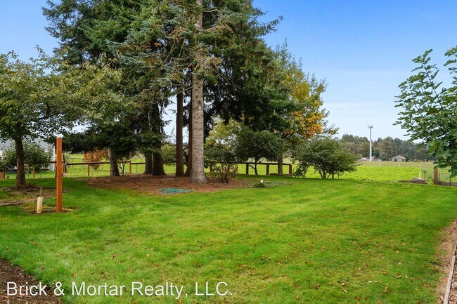 Foto del edificio - 3 br, 2 bath House - 843 NE Pine ST