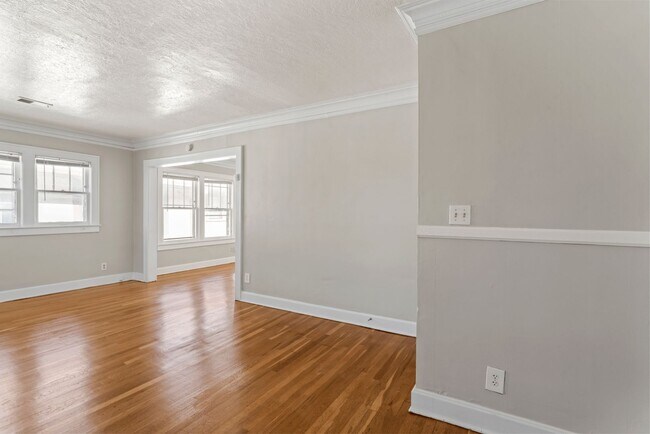 Foto del edificio - Charming 2-Bedroom Apartment Near UMKC – H...