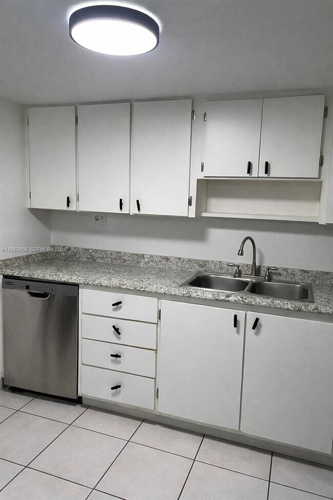 Foto del edificio - 9351 Fontainebleau Blvd