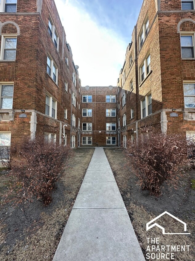 Building Photo - 4935 Hull St