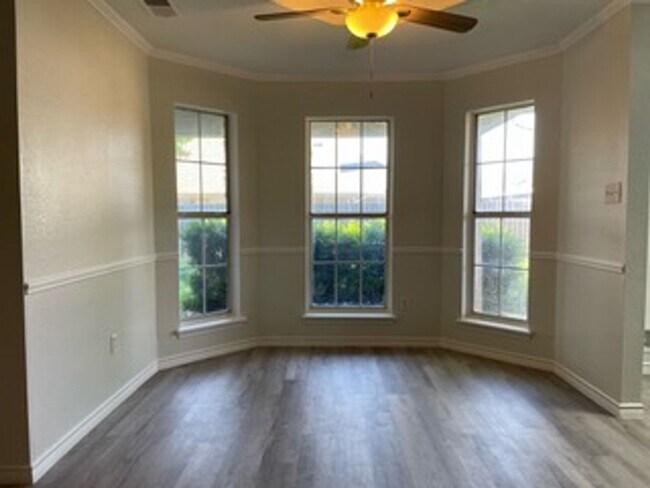 Foto del edificio - 2102 Plymouth Rock Rd