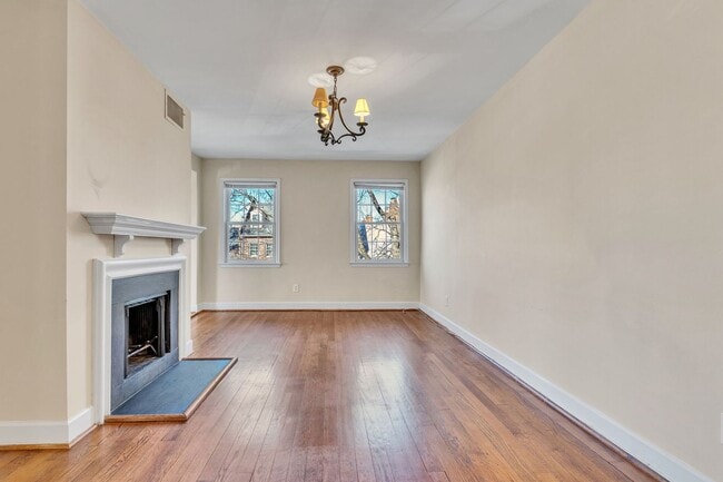 Building Photo - Charming Top-Floor 1BR/1BA in Old Town’s P...