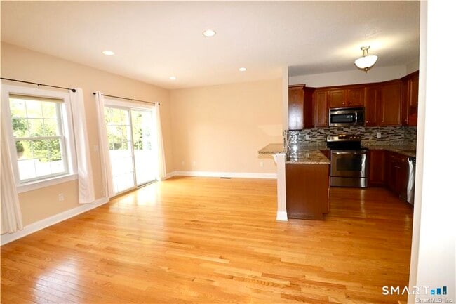 Building Photo - 15 Gianna Dr