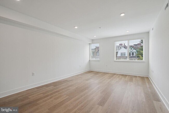 Foto del edificio - 1419 W Grange Ave