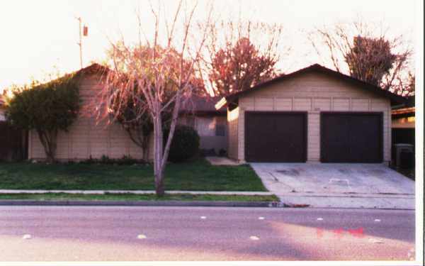 Building Photo - 825-827 Miller Ave