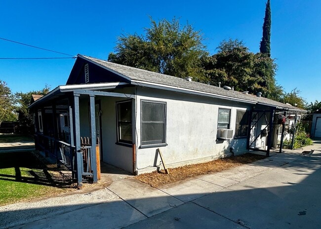 Building Photo - Everest Ave (3925)