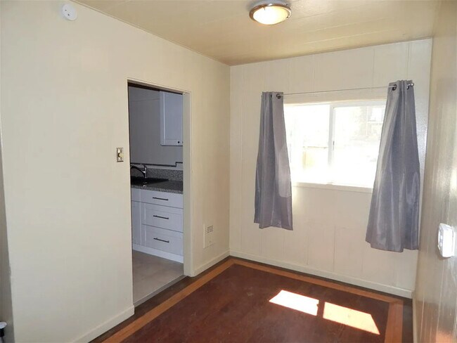 Foto del edificio - Bright 3-Bedroom Home Near UNR with Internet, Laundry and 3 Parking Spaces