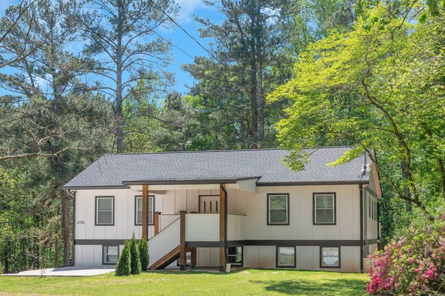 Building Photo - Your New Home Awaits!