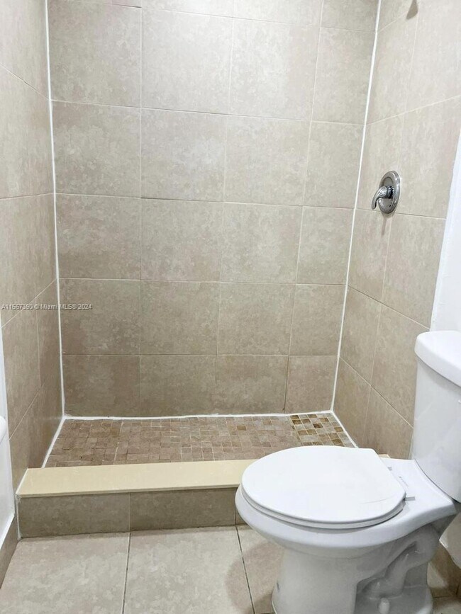 Foto del edificio - 7195 NW 179th St