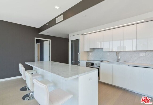 Foto del edificio - 1050 S Grand Ave