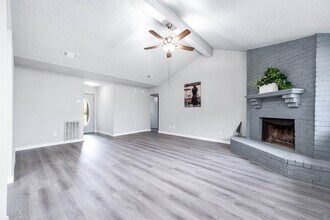 Building Photo - 8434 Quailcrest Dr