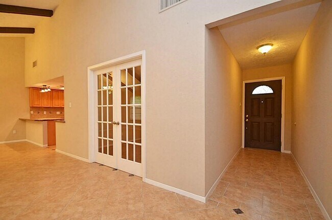 Foto del edificio - 3130 Frontier Dr