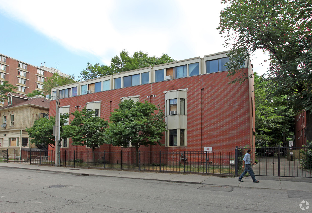 Building Photo - 257 Dundas St E