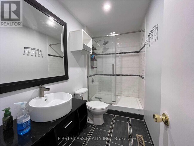 Building Photo - 2571 Palisander Ave