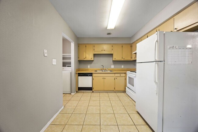 Foto del edificio - Cozy 2/1 Duplex Near I-49 and U of A