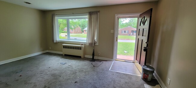 Foto del edificio - Brick ranch in Southside with large privat...