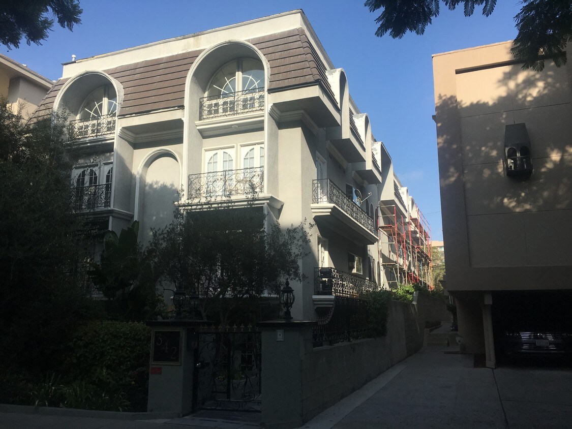342 N Palm Dr, Beverly Hills, CA 90210 Condo for Rent in Beverly