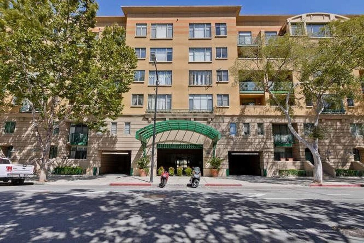 Foto principal - Beautiful Condo in Downtown San Jose. Grea...