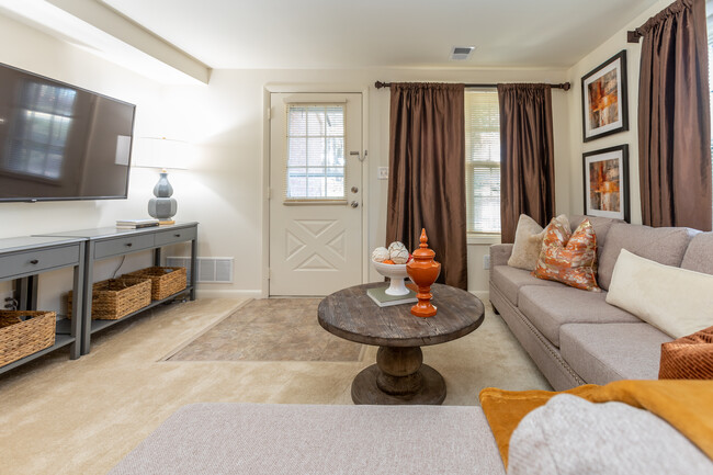 Living Room - Spring Hill Apartments & Townhomes