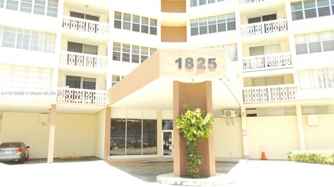 Building Photo - 1825 S Ocean Dr