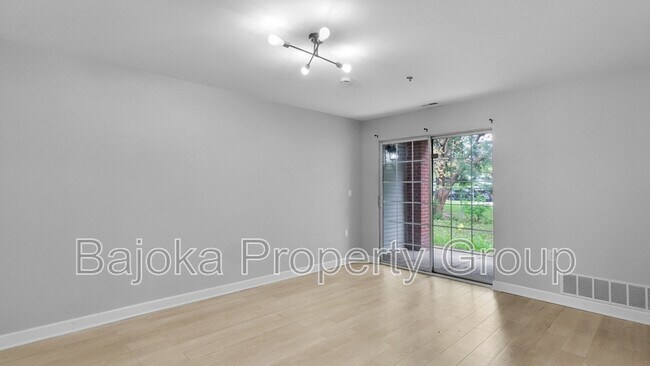 Foto del edificio - 4434 Trumbull St