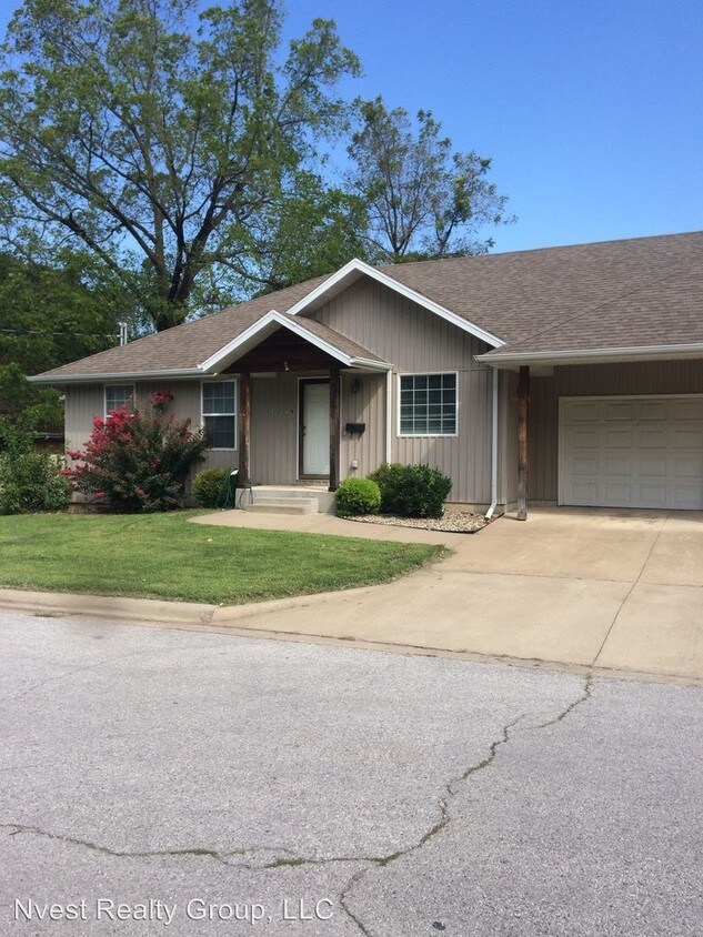 327 S Pickwick Ave Unit B, Springfield, MO 65802 Condo for Rent in