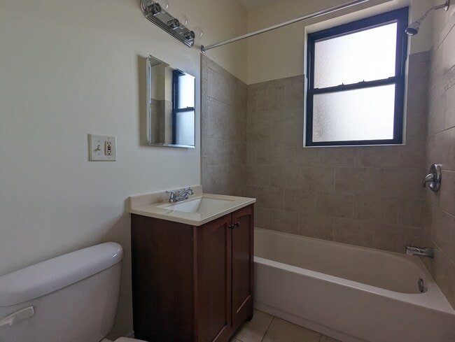 Building Photo - 338 Tudor Ct