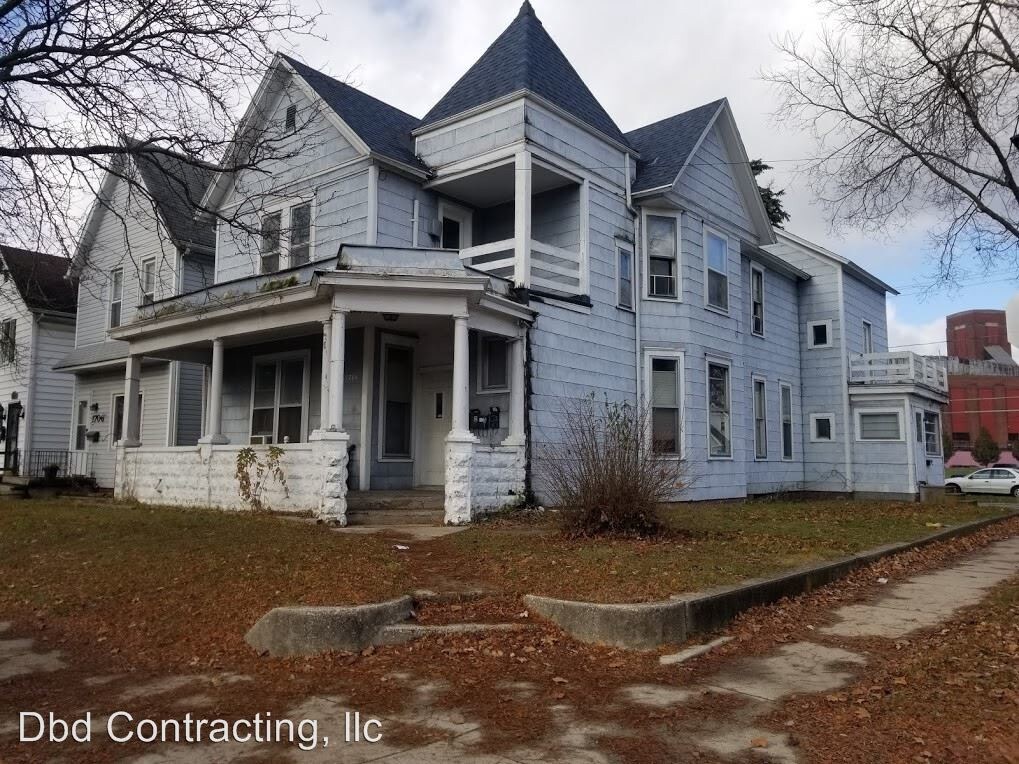 Primary Photo - 1704 W Main St