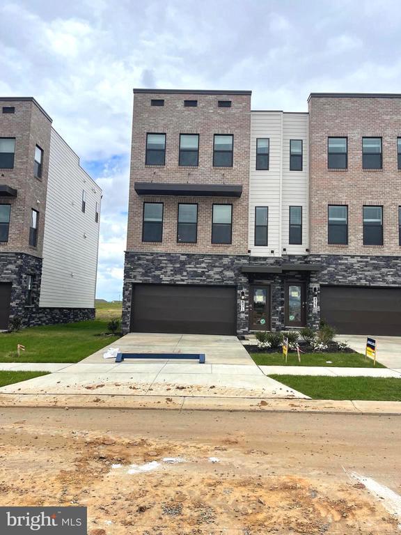 Building Photo - 871 Amity St