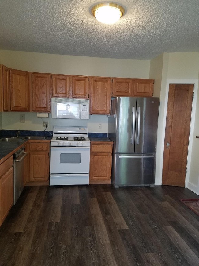 kitchen - 724 W Washington St
