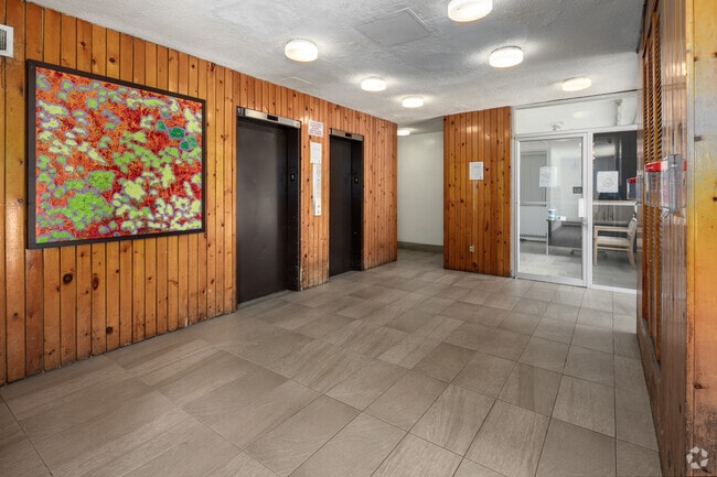Lobby Photo - 266 Sherbourne St
