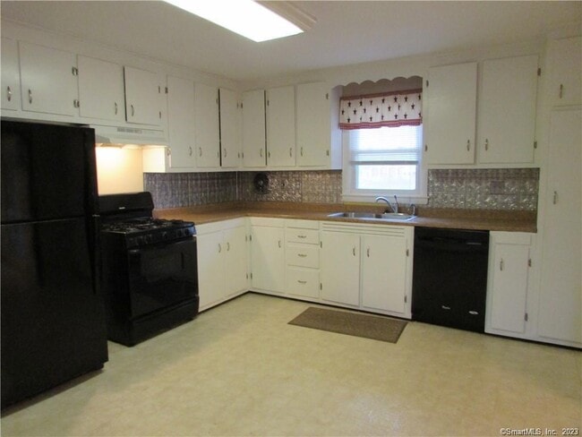 Building Photo - 235 Shaker Rd