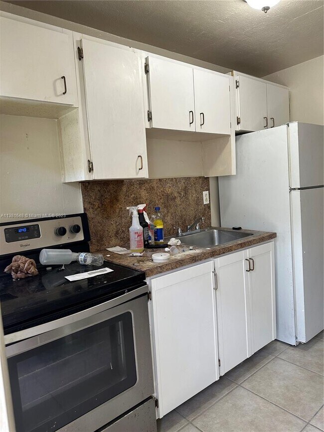 Foto del edificio - 2645 NW 21st Ave