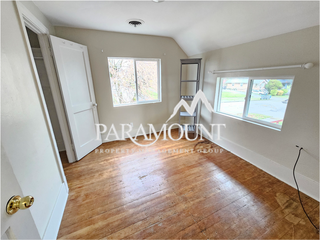 Foto del edificio - 5 Bedroom Corner Lot Home in Bremerton!