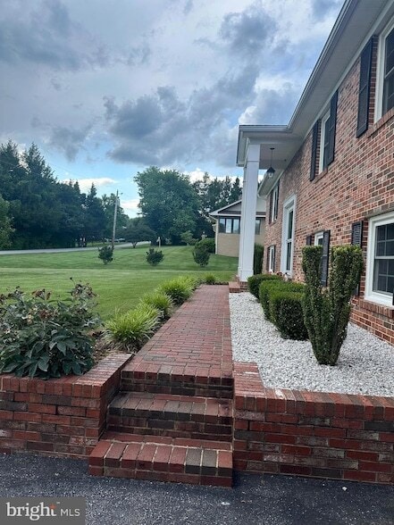 Building Photo - 21710 Potomac View Drive