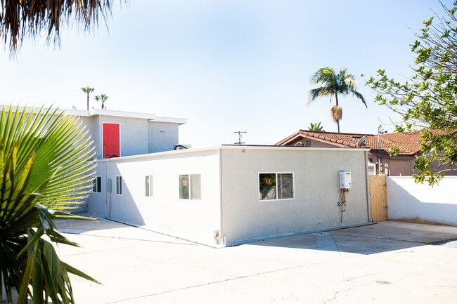 Building Photo - 1417 Grove Ave