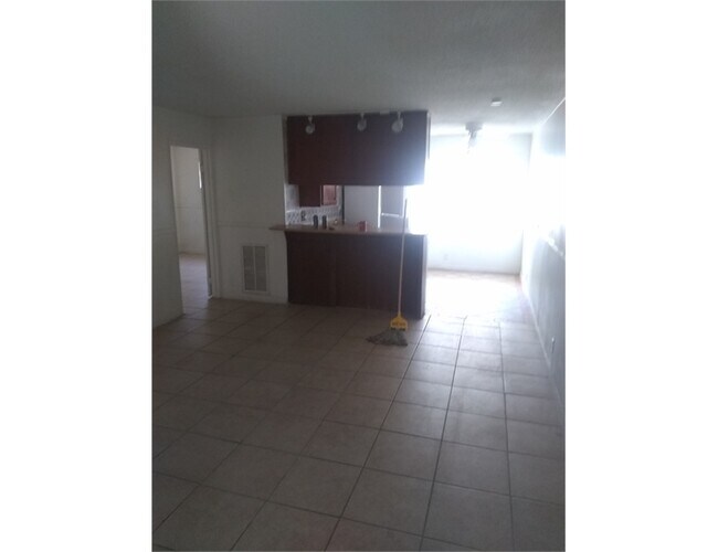 2780 Menlo Square Dr Unit C, Las Vegas, NV 89101 Apartments in Las